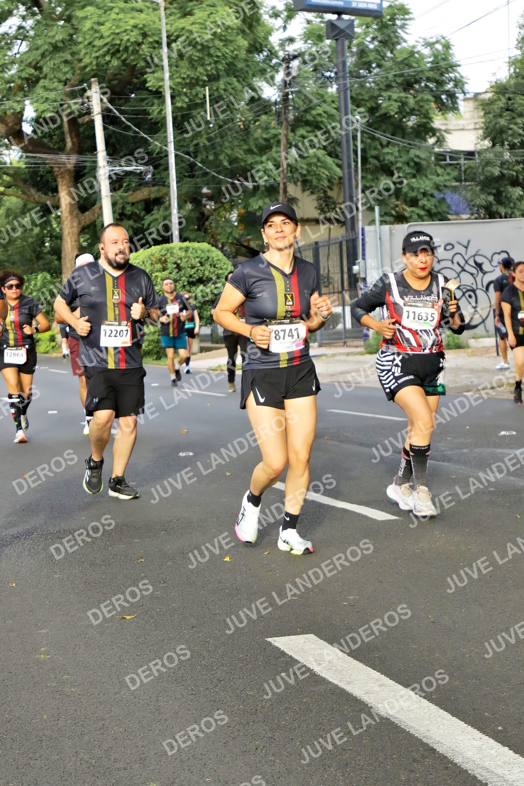Foto de la X Carrera Leones Negros Red Cola 2026 en Rectoría General de la UdeG, Av. Juárez 976 (meta en Av. Enrique Díaz de León y Pedro Moreno), Guadalajara a las 08:07 · dorsal 8741, 11635, 12207, 12864