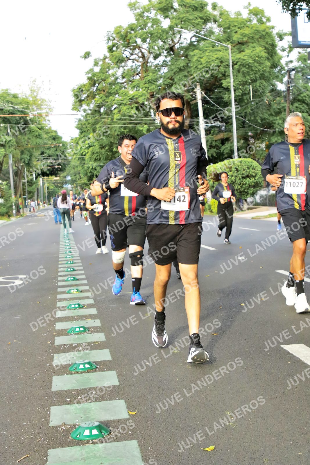 Foto de la X Carrera Leones Negros Red Cola 2026 en Rectoría General de la UdeG, Av. Juárez 976 (meta en Av. Enrique Díaz de León y Pedro Moreno), Guadalajara a las 08:06 · dorsal 11027, 142