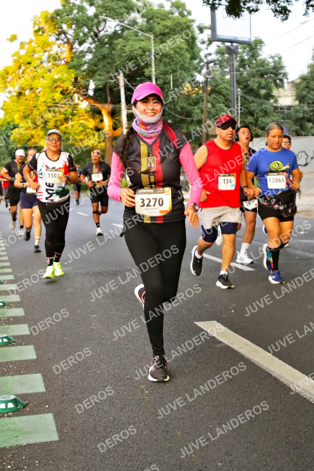 Foto de la X Carrera Leones Negros Red Cola 2026 en Rectoría General de la UdeG, Av. Juárez 976 (meta en Av. Enrique Díaz de León y Pedro Moreno), Guadalajara a las 05:00 · dorsal 3270, 134, 12865, 1507