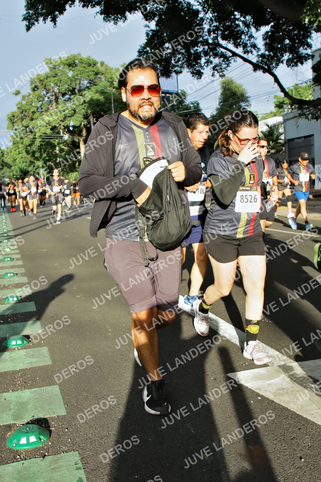Foto de la X Carrera Leones Negros Red Cola 2026 en Rectoría General de la UdeG, Av. Juárez 976 (meta en Av. Enrique Díaz de León y Pedro Moreno), Guadalajara a las 07:54 · dorsal 8526