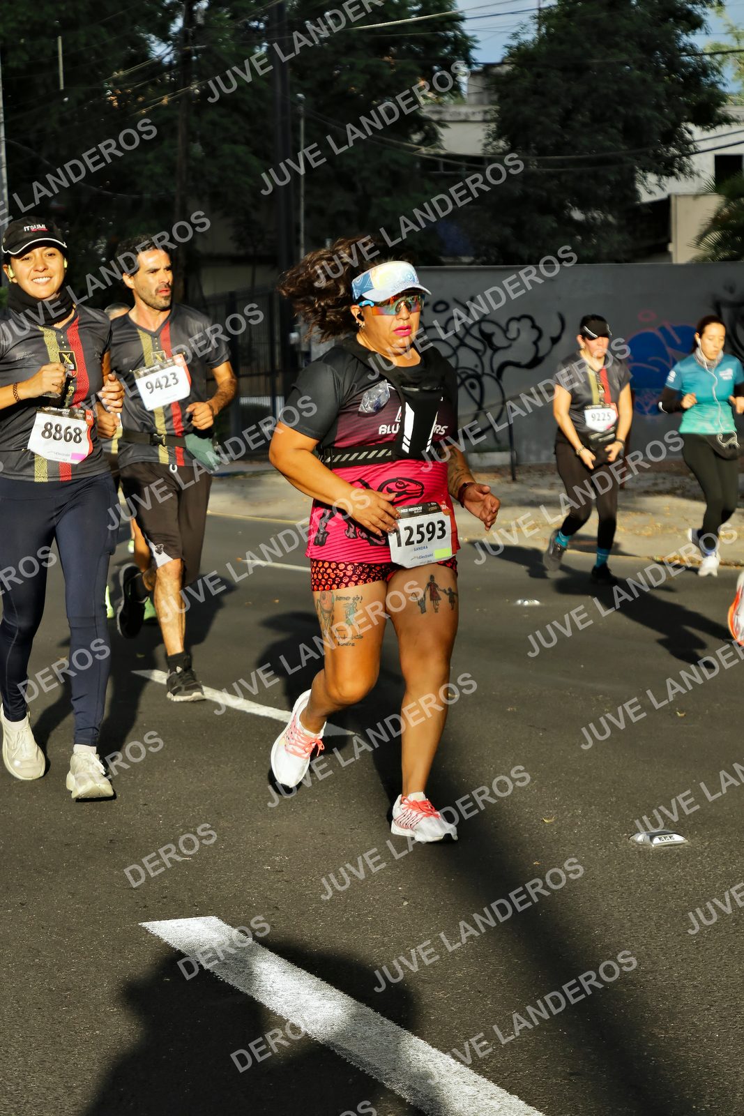 Foto de la X Carrera Leones Negros Red Cola 2026 en Rectoría General de la UdeG, Av. Juárez 976 (meta en Av. Enrique Díaz de León y Pedro Moreno), Guadalajara a las 07:41 · dorsal 8868, 9423, 12593, 9225