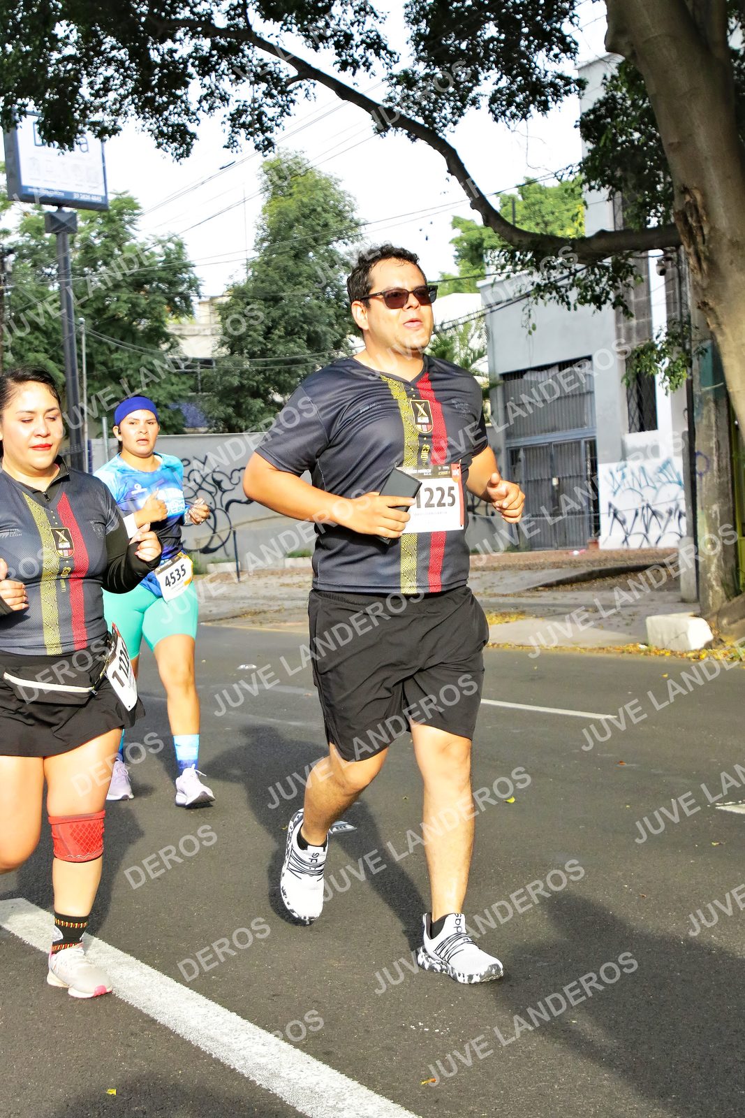 Foto de la X Carrera Leones Negros Red Cola 2026 en Rectoría General de la UdeG, Av. Juárez 976 (meta en Av. Enrique Díaz de León y Pedro Moreno), Guadalajara a las 08:04 · dorsal 4535, 225