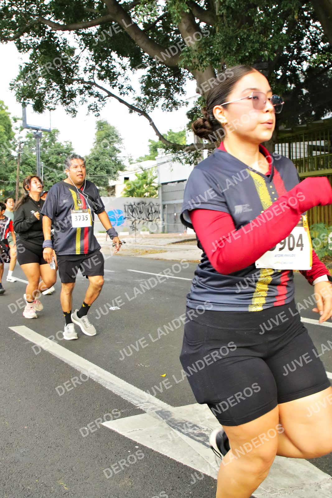 Foto de la X Carrera Leones Negros Red Cola 2026 en Rectoría General de la UdeG, Av. Juárez 976 (meta en Av. Enrique Díaz de León y Pedro Moreno), Guadalajara a las 07:19 · dorsal 3735, 904
