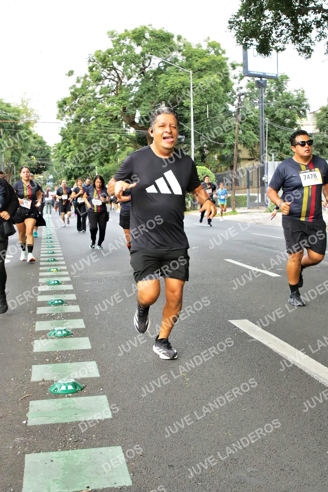 Foto de la X Carrera Leones Negros Red Cola 2026 en Rectoría General de la UdeG, Av. Juárez 976 (meta en Av. Enrique Díaz de León y Pedro Moreno), Guadalajara a las 07:18 · dorsal 7478