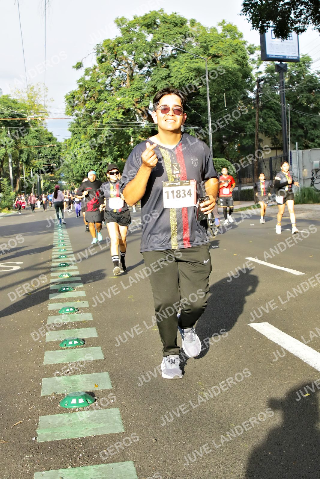 Foto de la X Carrera Leones Negros Red Cola 2026 en Rectoría General de la UdeG, Av. Juárez 976 (meta en Av. Enrique Díaz de León y Pedro Moreno), Guadalajara a las 08:01 · dorsal 11834
