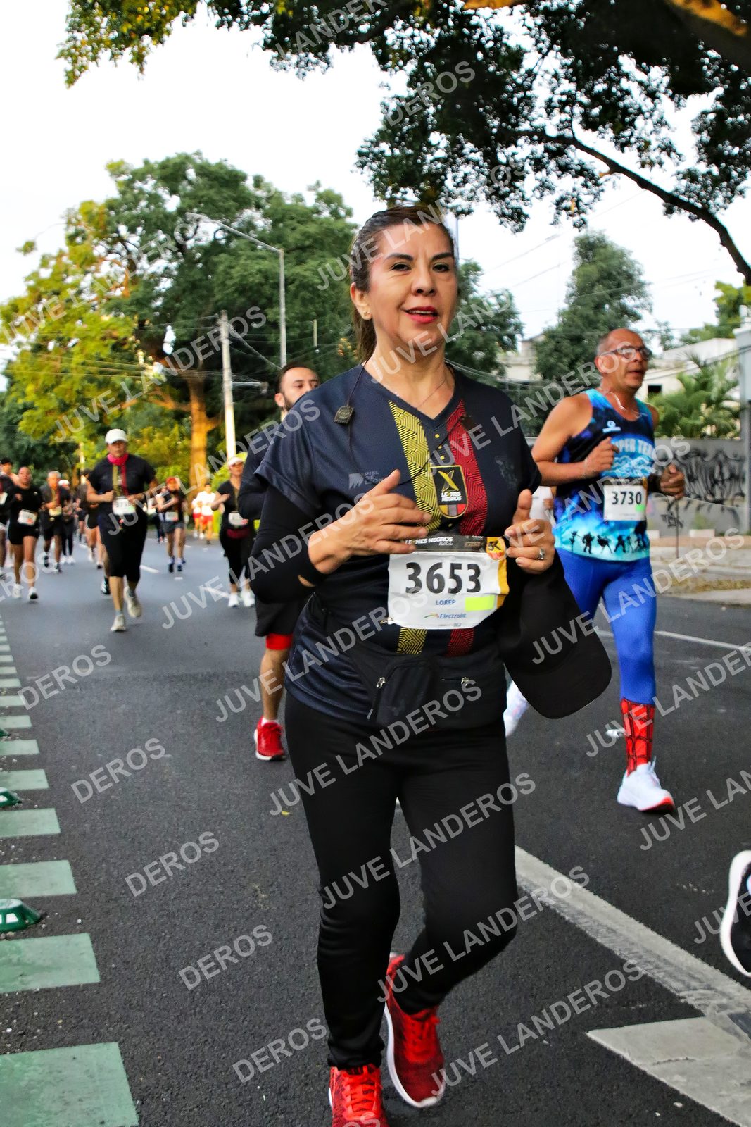 Foto de la X Carrera Leones Negros Red Cola 2026 en Rectoría General de la UdeG, Av. Juárez 976 (meta en Av. Enrique Díaz de León y Pedro Moreno), Guadalajara a las 05:05 · dorsal 3653, 3730