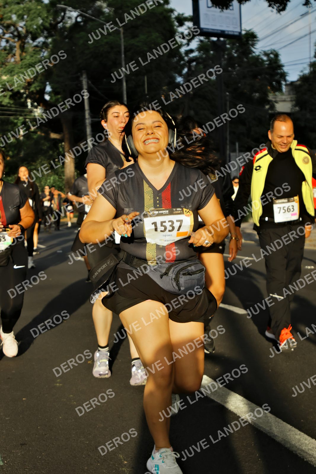 Foto de la X Carrera Leones Negros Red Cola 2026 en Rectoría General de la UdeG, Av. Juárez 976 (meta en Av. Enrique Díaz de León y Pedro Moreno), Guadalajara a las 07:32 · dorsal 1537, 7563
