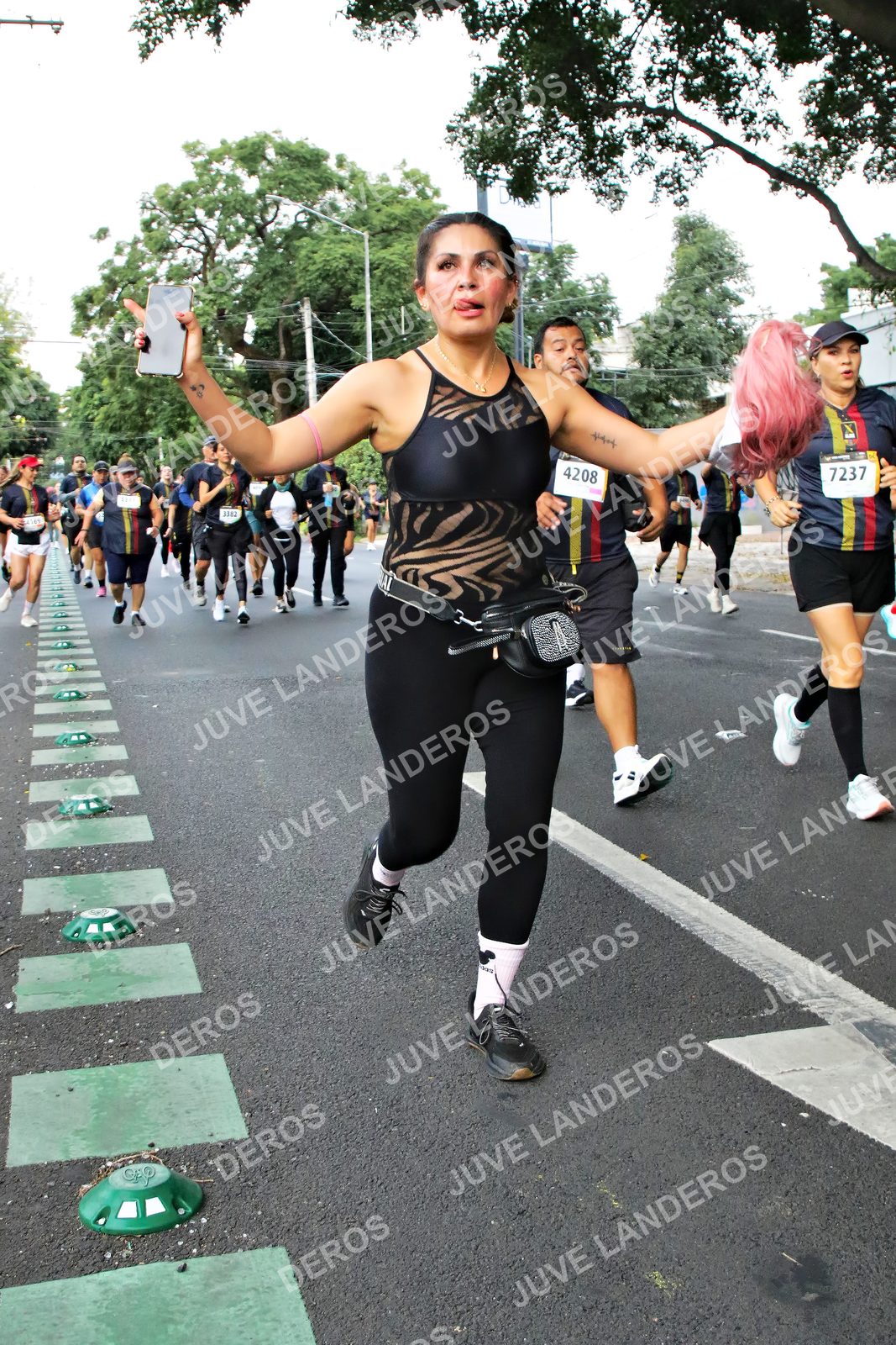 Foto de la X Carrera Leones Negros Red Cola 2026 en Rectoría General de la UdeG, Av. Juárez 976 (meta en Av. Enrique Díaz de León y Pedro Moreno), Guadalajara a las 07:14 · dorsal 7237, 4208
