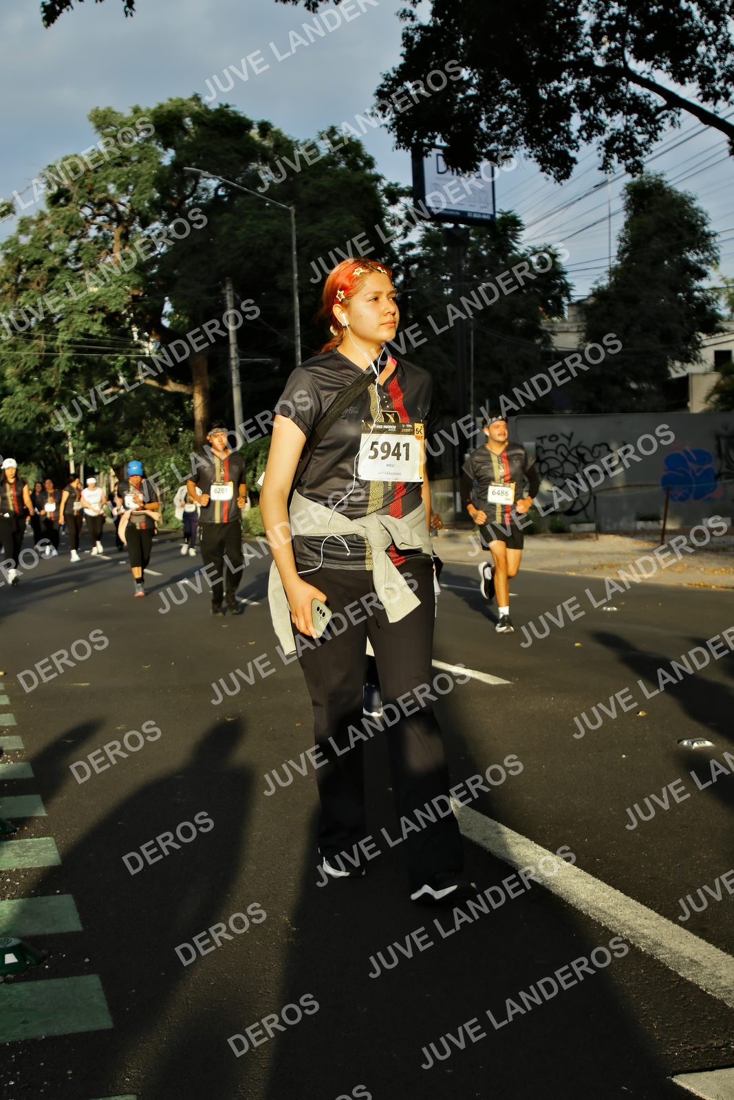 Foto de la X Carrera Leones Negros Red Cola 2026 en Rectoría General de la UdeG, Av. Juárez 976 (meta en Av. Enrique Díaz de León y Pedro Moreno), Guadalajara a las 07:27 · dorsal 5941, 620, 6486