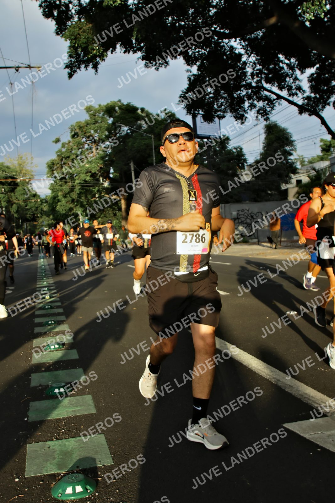 Foto de la X Carrera Leones Negros Red Cola 2026 en Rectoría General de la UdeG, Av. Juárez 976 (meta en Av. Enrique Díaz de León y Pedro Moreno), Guadalajara a las 07:27 · dorsal 2786