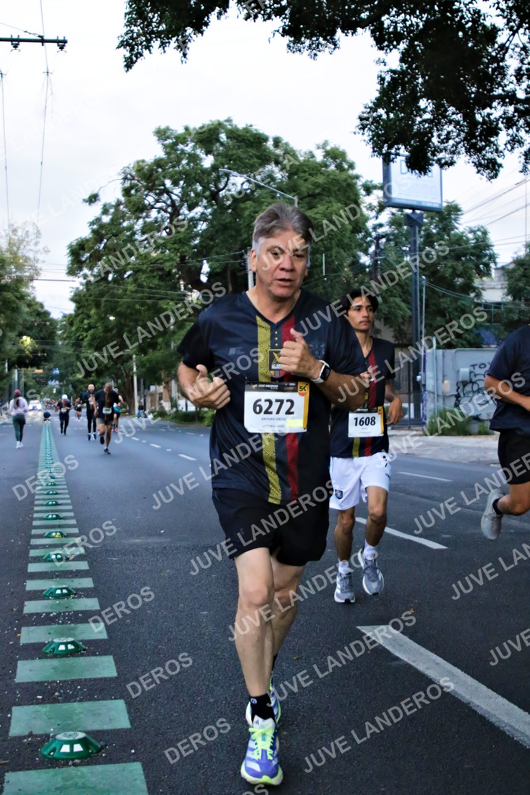 Foto de la X Carrera Leones Negros Red Cola 2026 en Rectoría General de la UdeG, Av. Juárez 976 (meta en Av. Enrique Díaz de León y Pedro Moreno), Guadalajara a las 04:55 · dorsal 6272, 1608
