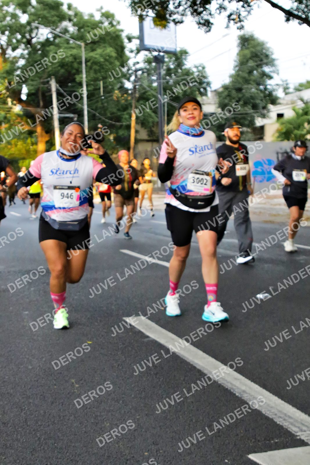 Foto de la X Carrera Leones Negros Red Cola 2026 en Rectoría General de la UdeG, Av. Juárez 976 (meta en Av. Enrique Díaz de León y Pedro Moreno), Guadalajara a las 05:07 · dorsal 946, 3002