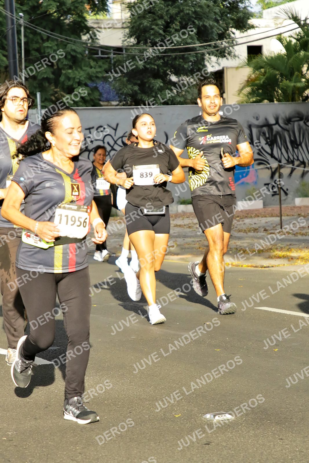 Foto de la X Carrera Leones Negros Red Cola 2026 en Rectoría General de la UdeG, Av. Juárez 976 (meta en Av. Enrique Díaz de León y Pedro Moreno), Guadalajara a las 08:01 · dorsal 11956, 839