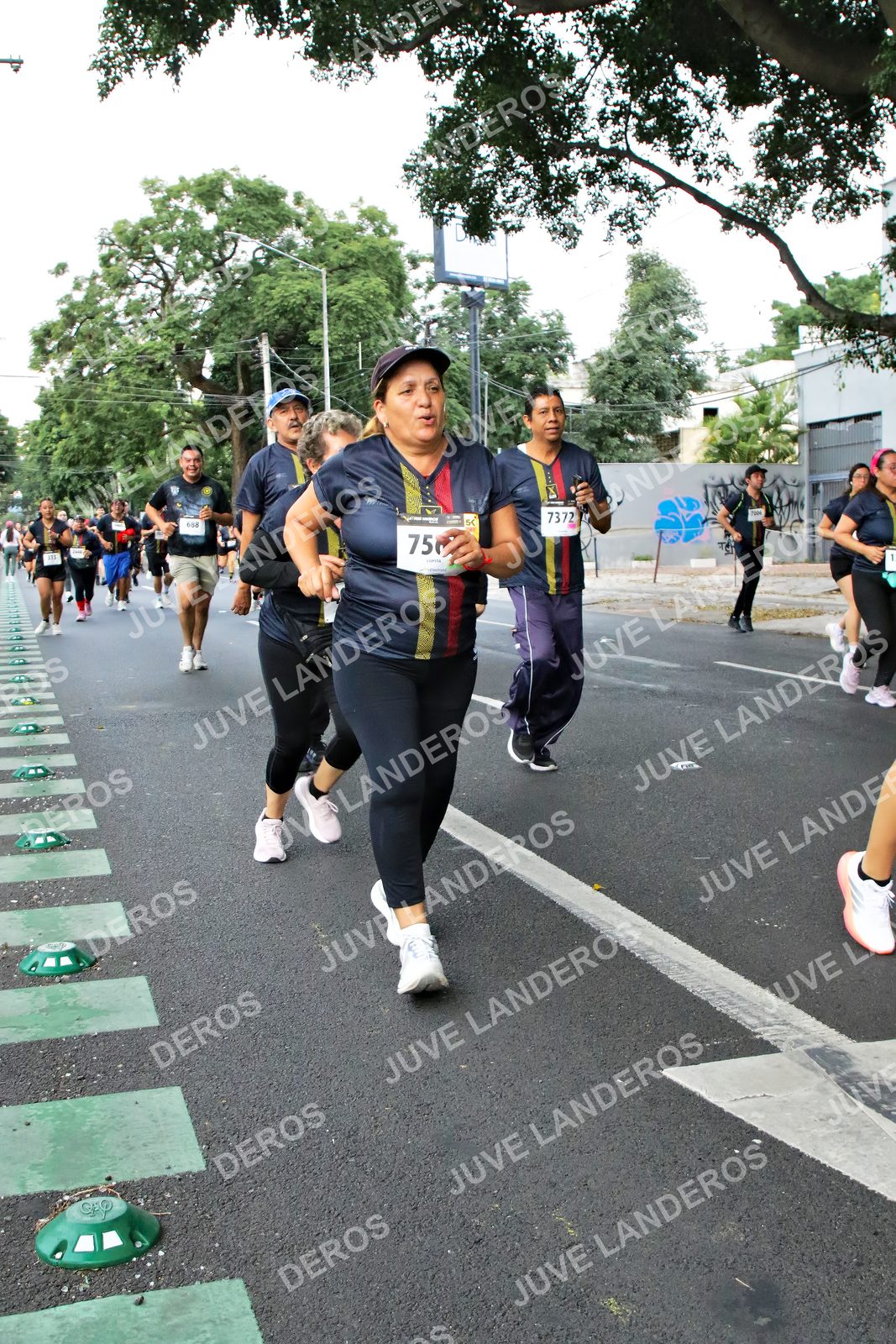 Foto de la X Carrera Leones Negros Red Cola 2026 en Rectoría General de la UdeG, Av. Juárez 976 (meta en Av. Enrique Díaz de León y Pedro Moreno), Guadalajara a las 05:13 · dorsal 75