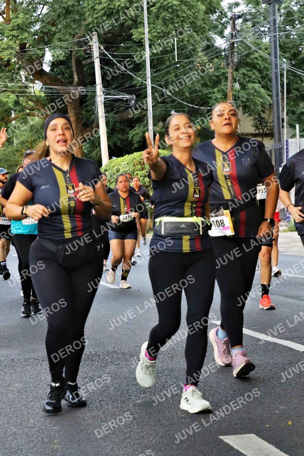 Foto de la X Carrera Leones Negros Red Cola 2026 en Rectoría General de la UdeG, Av. Juárez 976 (meta en Av. Enrique Díaz de León y Pedro Moreno), Guadalajara a las 05:09 · dorsal 108, 35, 3279
