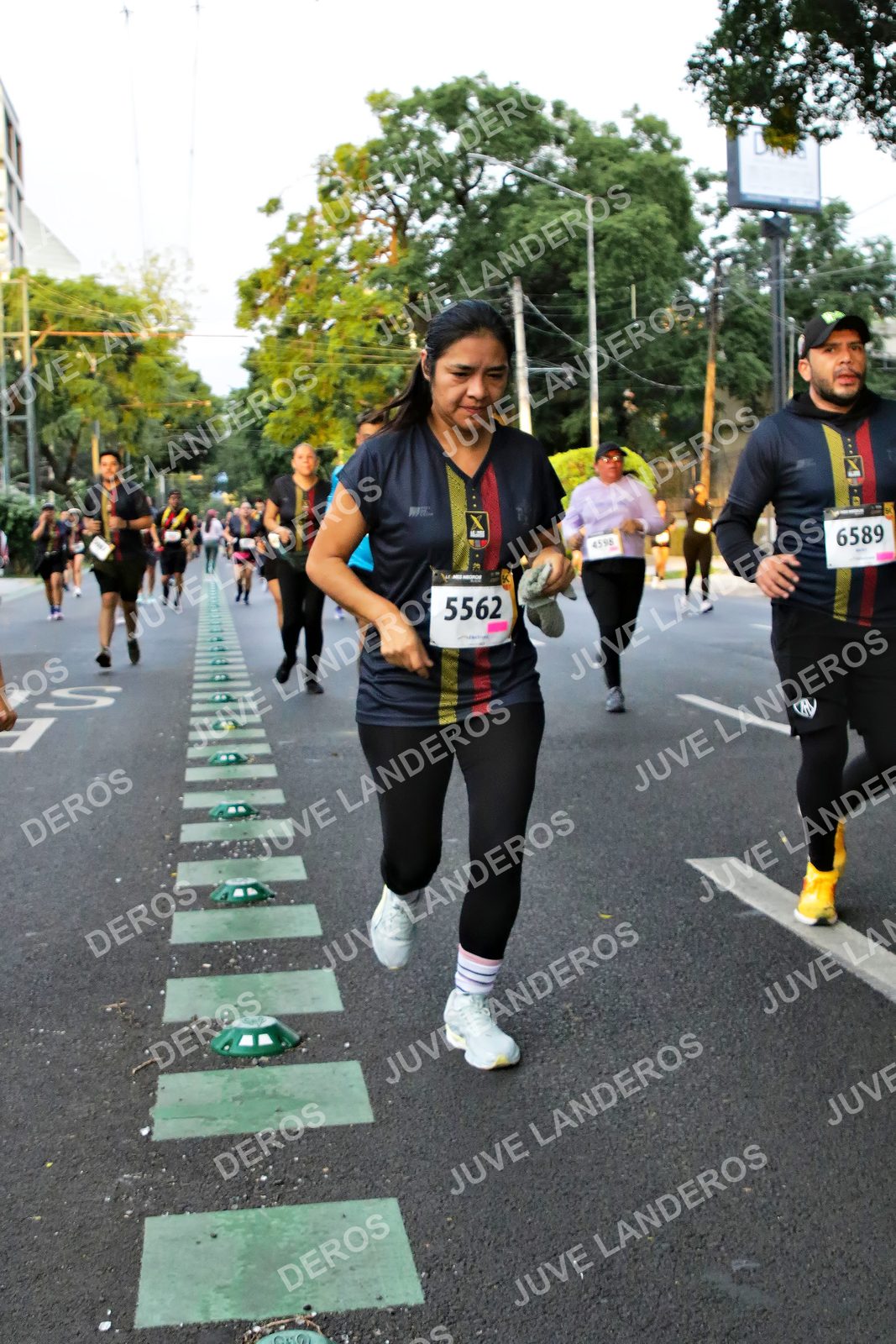 Foto de la X Carrera Leones Negros Red Cola 2026 en Rectoría General de la UdeG, Av. Juárez 976 (meta en Av. Enrique Díaz de León y Pedro Moreno), Guadalajara a las 05:07 · dorsal 5562, 6589, 4598