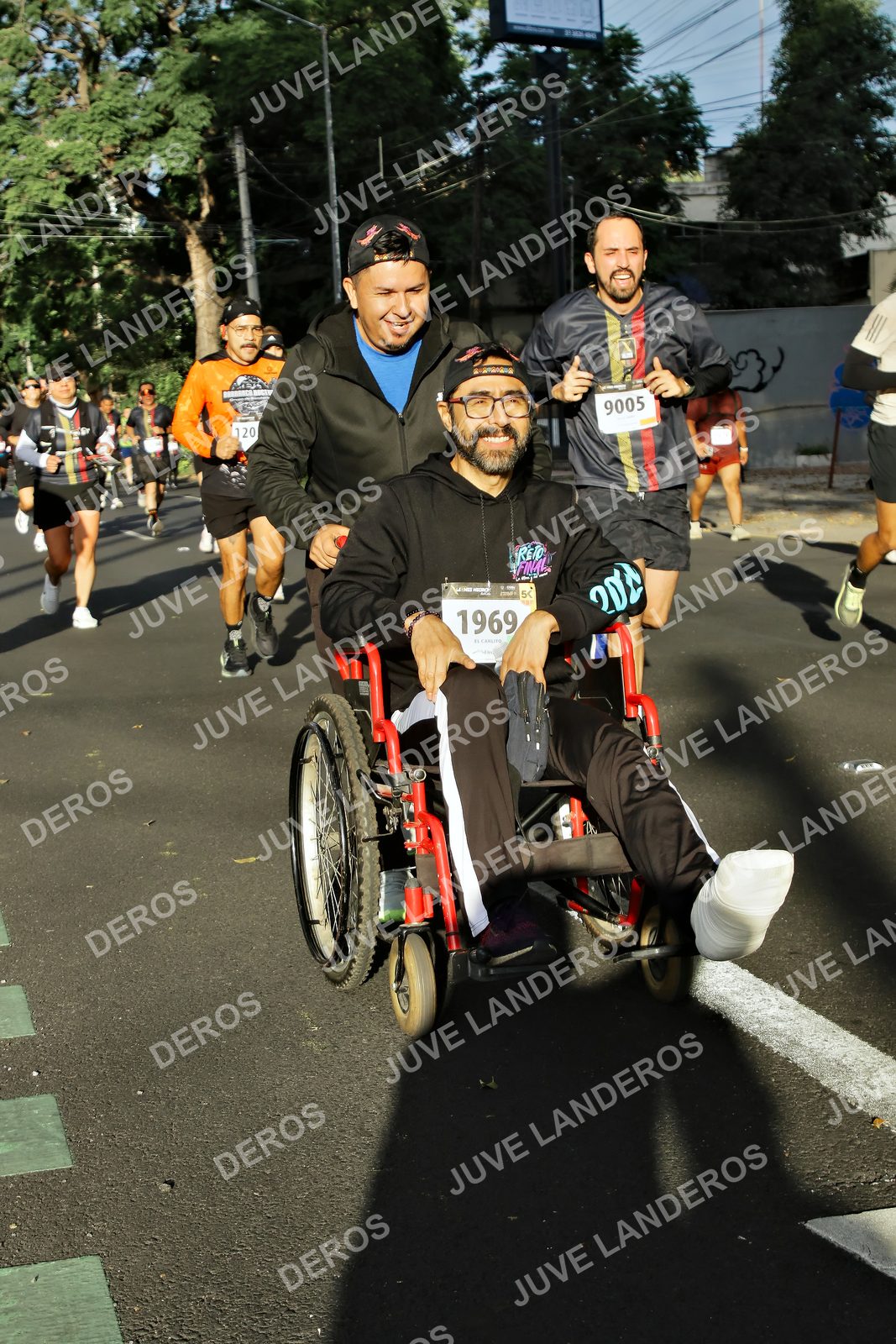 Foto de la X Carrera Leones Negros Red Cola 2026 en Rectoría General de la UdeG, Av. Juárez 976 (meta en Av. Enrique Díaz de León y Pedro Moreno), Guadalajara a las 07:46 · dorsal 1969, 9005, 120