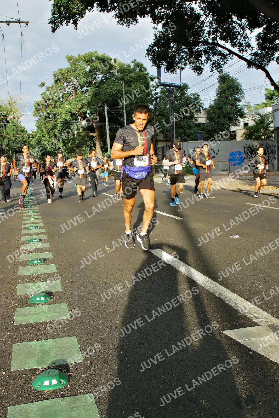 Foto de la X Carrera Leones Negros Red Cola 2026 en Rectoría General de la UdeG, Av. Juárez 976 (meta en Av. Enrique Díaz de León y Pedro Moreno), Guadalajara a las 07:36 · dorsal 9862