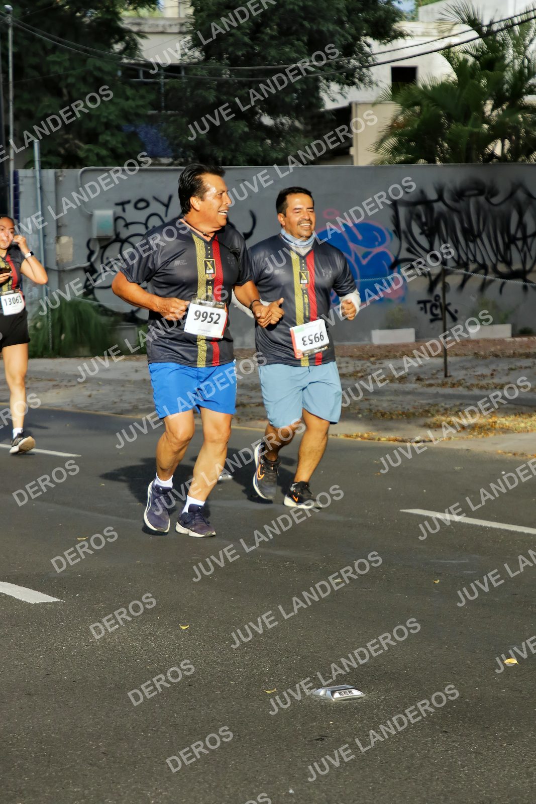 Foto de la X Carrera Leones Negros Red Cola 2026 en Rectoría General de la UdeG, Av. Juárez 976 (meta en Av. Enrique Díaz de León y Pedro Moreno), Guadalajara a las 08:01 · dorsal 9952, 13063