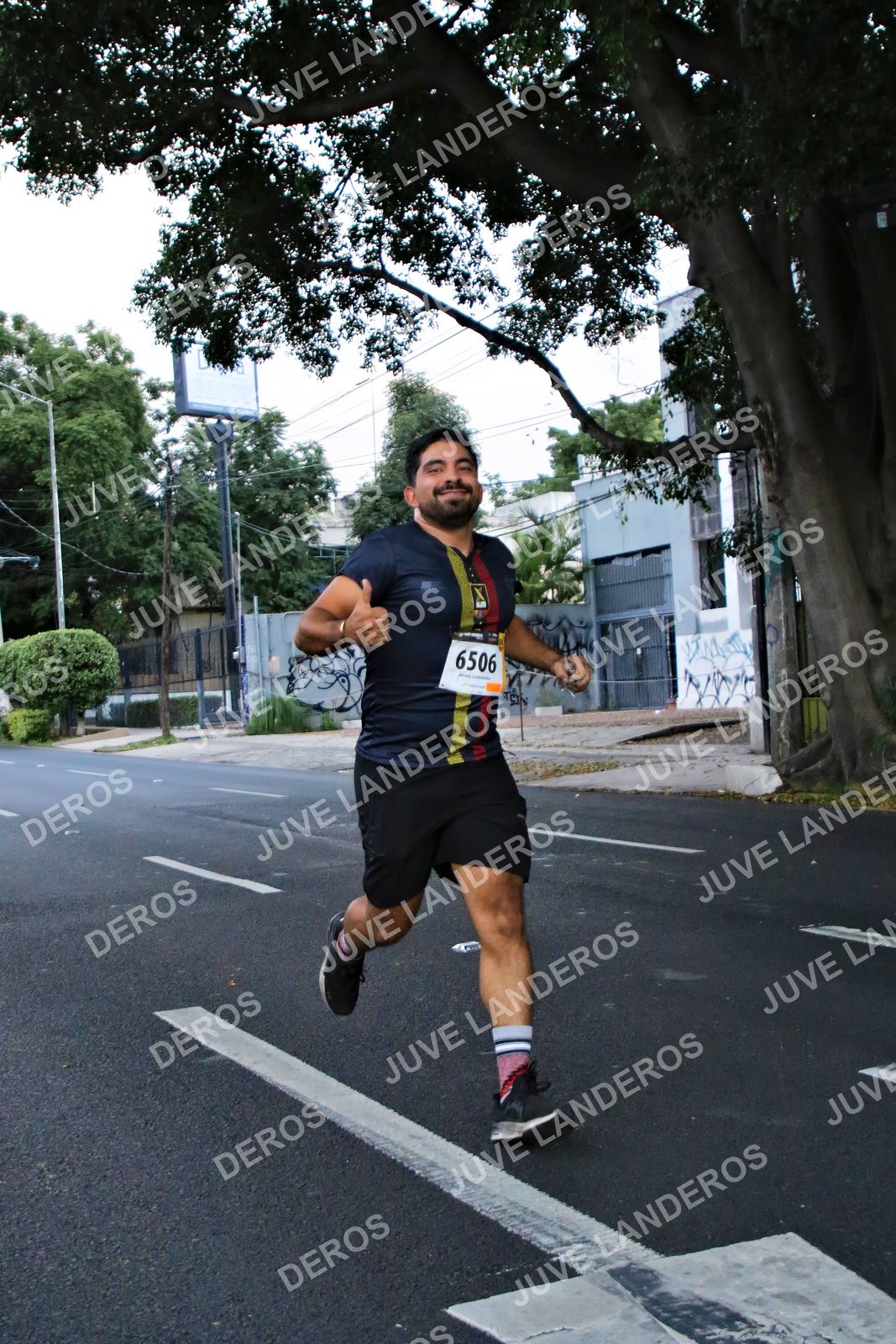 Foto de la X Carrera Leones Negros Red Cola 2026 en Rectoría General de la UdeG, Av. Juárez 976 (meta en Av. Enrique Díaz de León y Pedro Moreno), Guadalajara a las 04:56 · dorsal 6506