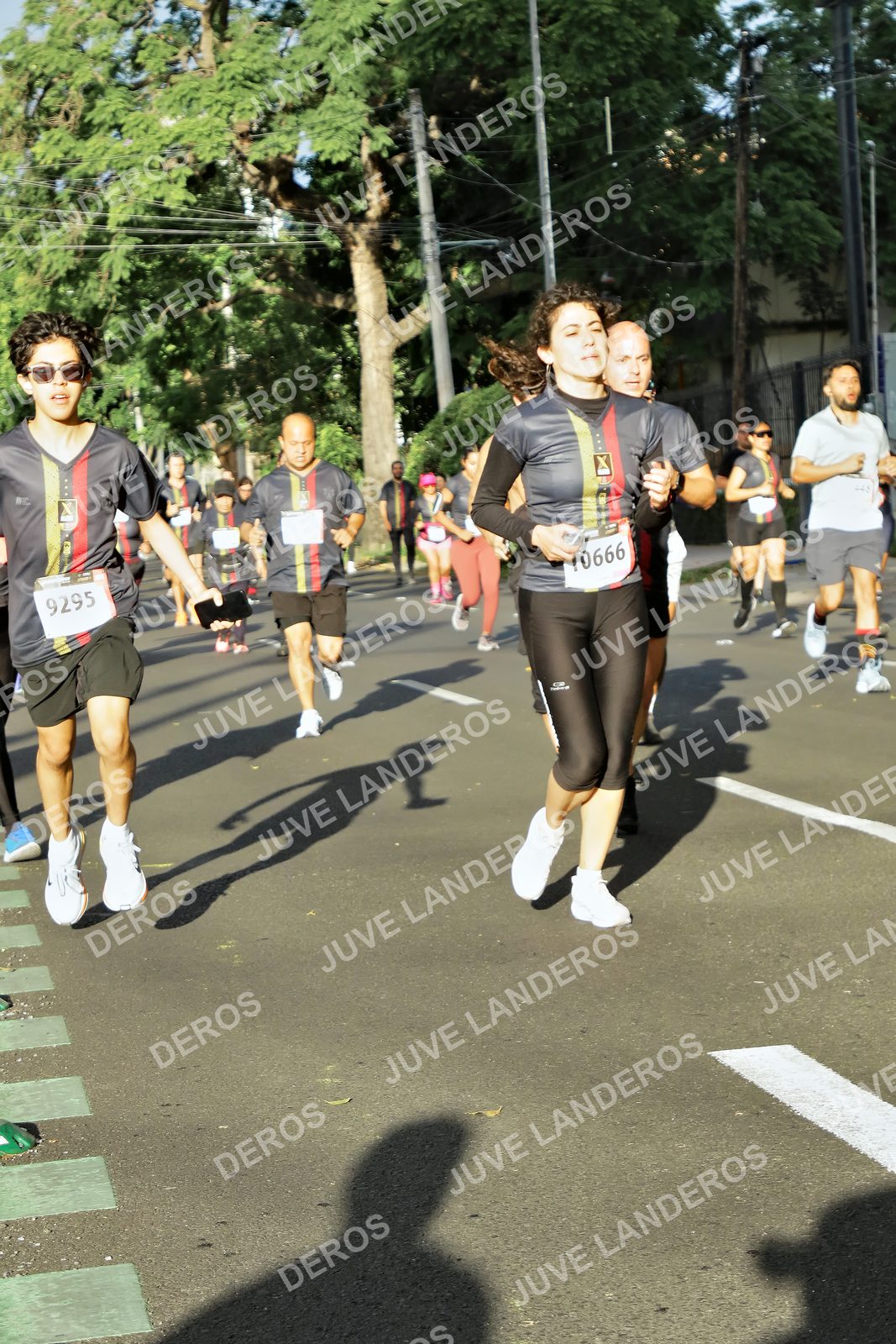 Foto de la X Carrera Leones Negros Red Cola 2026 en Rectoría General de la UdeG, Av. Juárez 976 (meta en Av. Enrique Díaz de León y Pedro Moreno), Guadalajara a las 07:51 · dorsal 9295, 10666