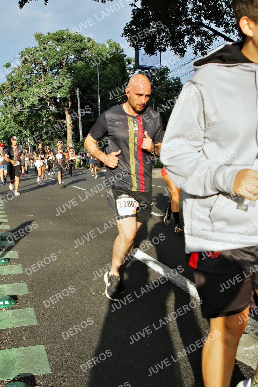 Foto de la X Carrera Leones Negros Red Cola 2026 en Rectoría General de la UdeG, Av. Juárez 976 (meta en Av. Enrique Díaz de León y Pedro Moreno), Guadalajara a las 07:45 · dorsal 12807
