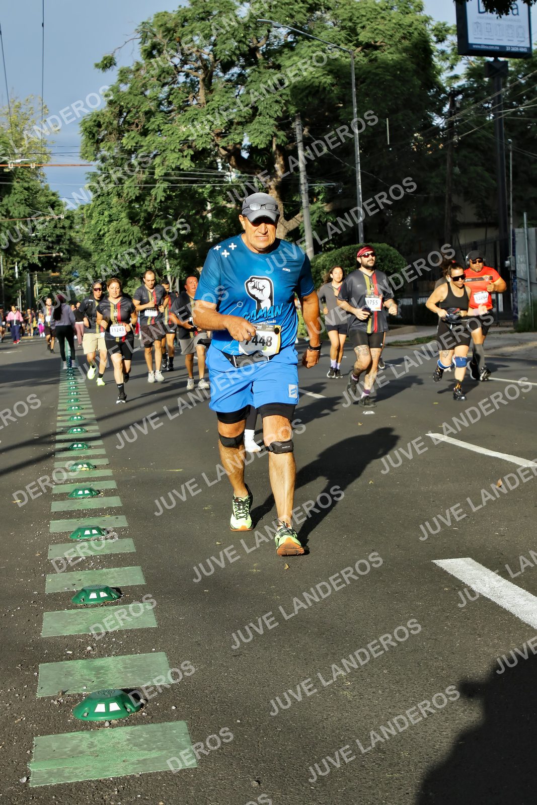 Foto de la X Carrera Leones Negros Red Cola 2026 en Rectoría General de la UdeG, Av. Juárez 976 (meta en Av. Enrique Díaz de León y Pedro Moreno), Guadalajara a las 07:57 · dorsal 1243, 9755, 448