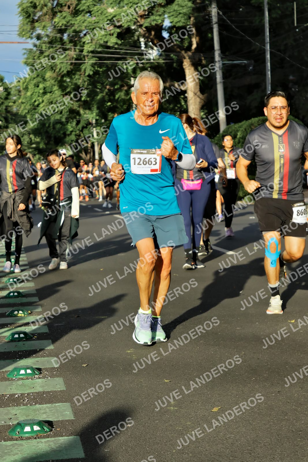 Foto de la X Carrera Leones Negros Red Cola 2026 en Rectoría General de la UdeG, Av. Juárez 976 (meta en Av. Enrique Díaz de León y Pedro Moreno), Guadalajara a las 07:45 · dorsal 12663, 100, 8605