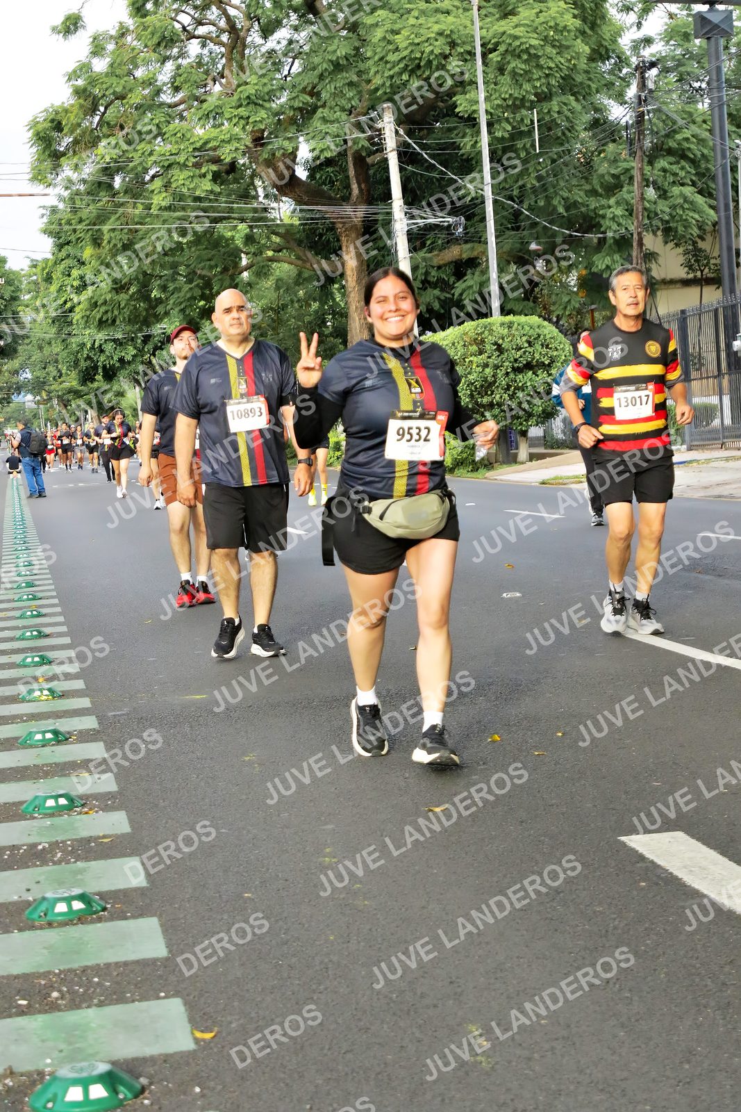 Foto de la X Carrera Leones Negros Red Cola 2026 en Rectoría General de la UdeG, Av. Juárez 976 (meta en Av. Enrique Díaz de León y Pedro Moreno), Guadalajara a las 08:09 · dorsal 9532, 13017, 10893