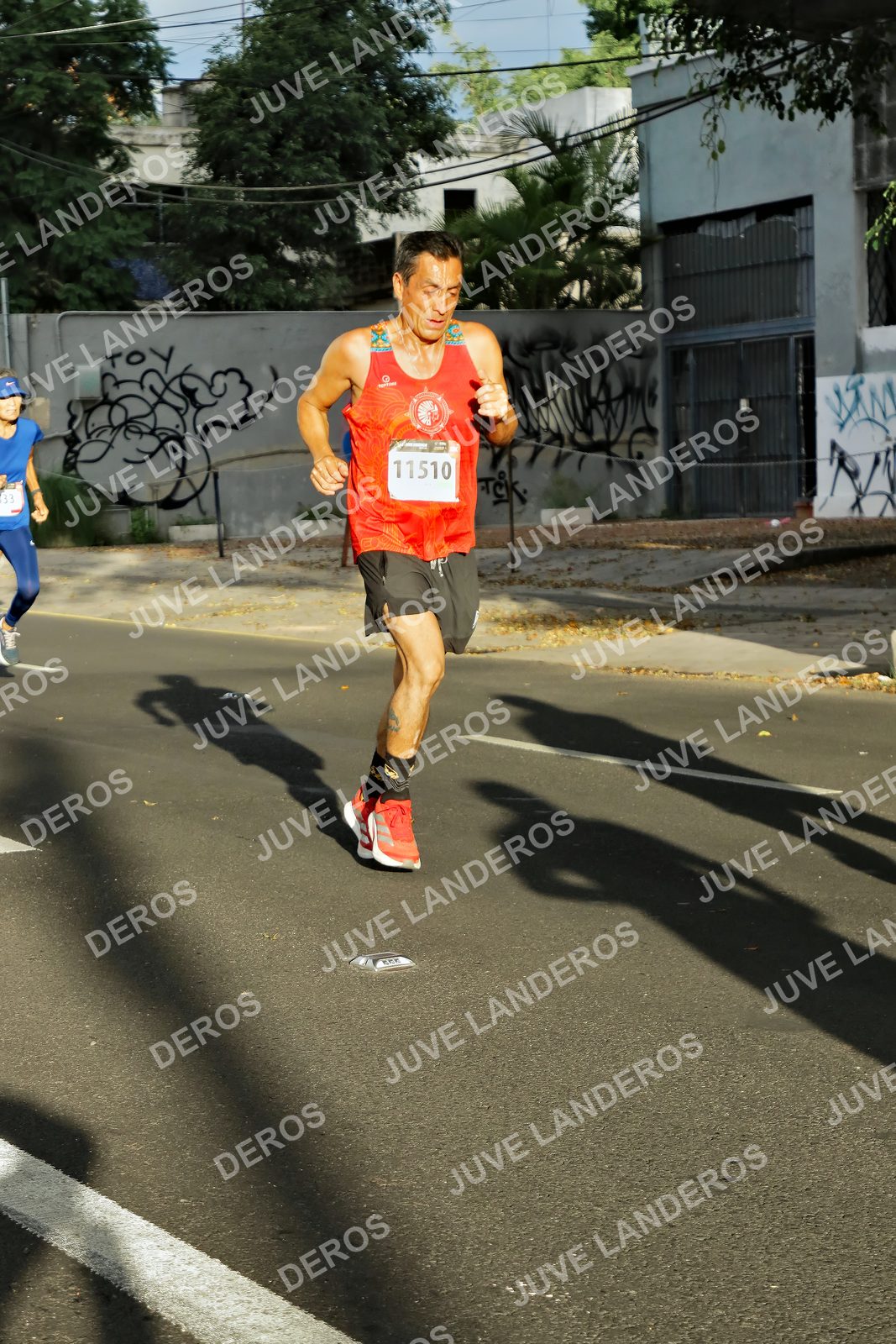Foto de la X Carrera Leones Negros Red Cola 2026 en Rectoría General de la UdeG, Av. Juárez 976 (meta en Av. Enrique Díaz de León y Pedro Moreno), Guadalajara a las 07:40 · dorsal 11510, 33