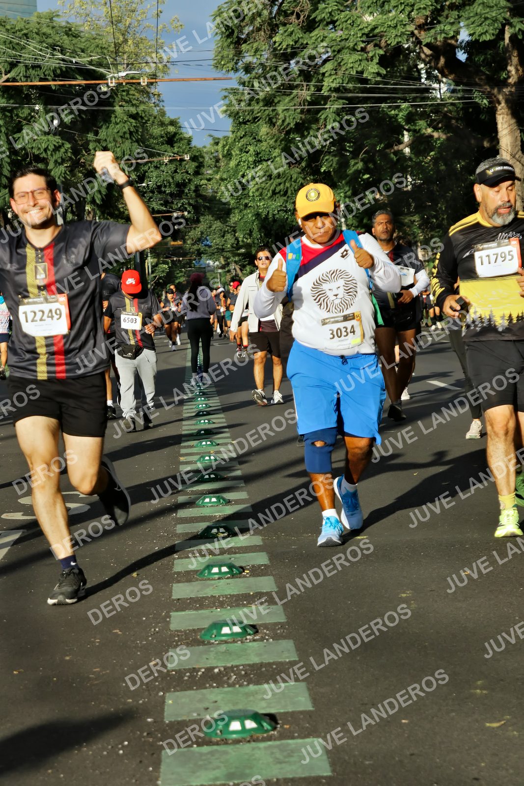 Foto de la X Carrera Leones Negros Red Cola 2026 en Rectoría General de la UdeG, Av. Juárez 976 (meta en Av. Enrique Díaz de León y Pedro Moreno), Guadalajara a las 07:53 · dorsal 12249, 11795, 3034, 6503