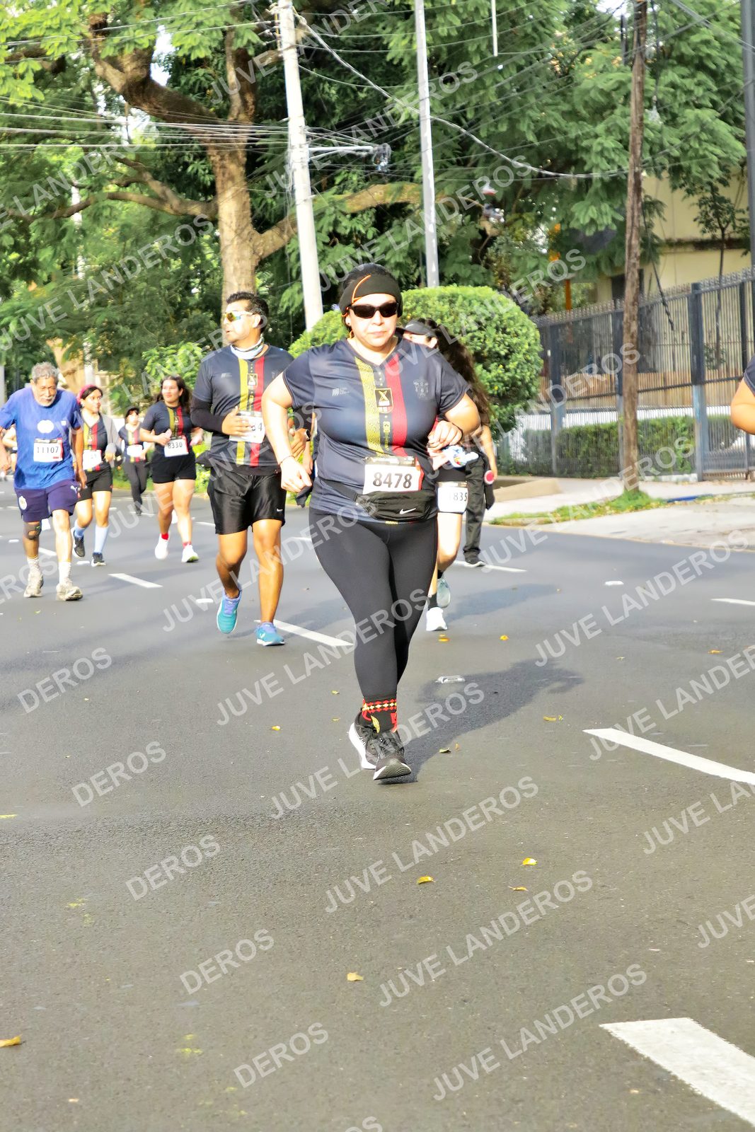 Foto de la X Carrera Leones Negros Red Cola 2026 en Rectoría General de la UdeG, Av. Juárez 976 (meta en Av. Enrique Díaz de León y Pedro Moreno), Guadalajara a las 08:11 · dorsal 8478, 11107, 835, 8330