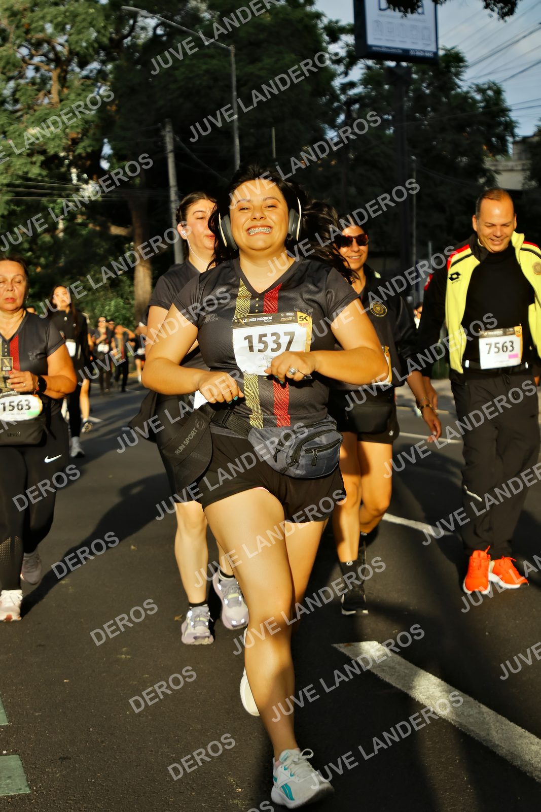 Foto de la X Carrera Leones Negros Red Cola 2026 en Rectoría General de la UdeG, Av. Juárez 976 (meta en Av. Enrique Díaz de León y Pedro Moreno), Guadalajara a las 07:32 · dorsal 1537