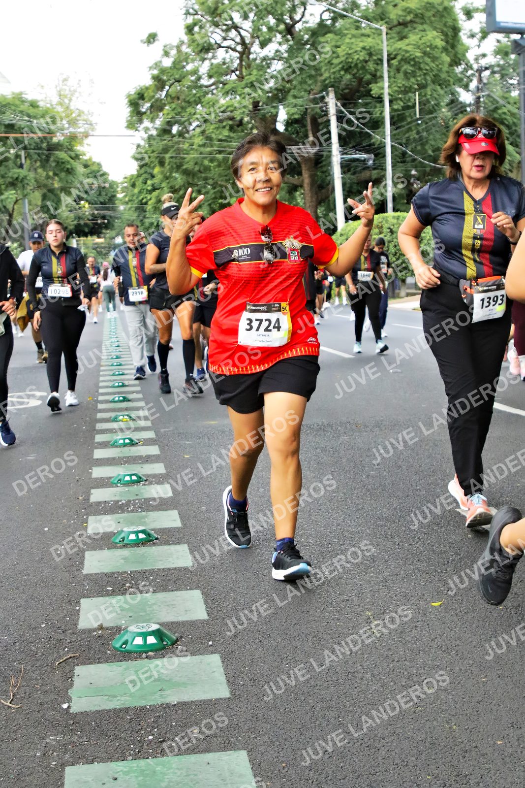 Foto de la X Carrera Leones Negros Red Cola 2026 en Rectoría General de la UdeG, Av. Juárez 976 (meta en Av. Enrique Díaz de León y Pedro Moreno), Guadalajara a las 07:15 · dorsal 3724, 1393, 10298, 2318