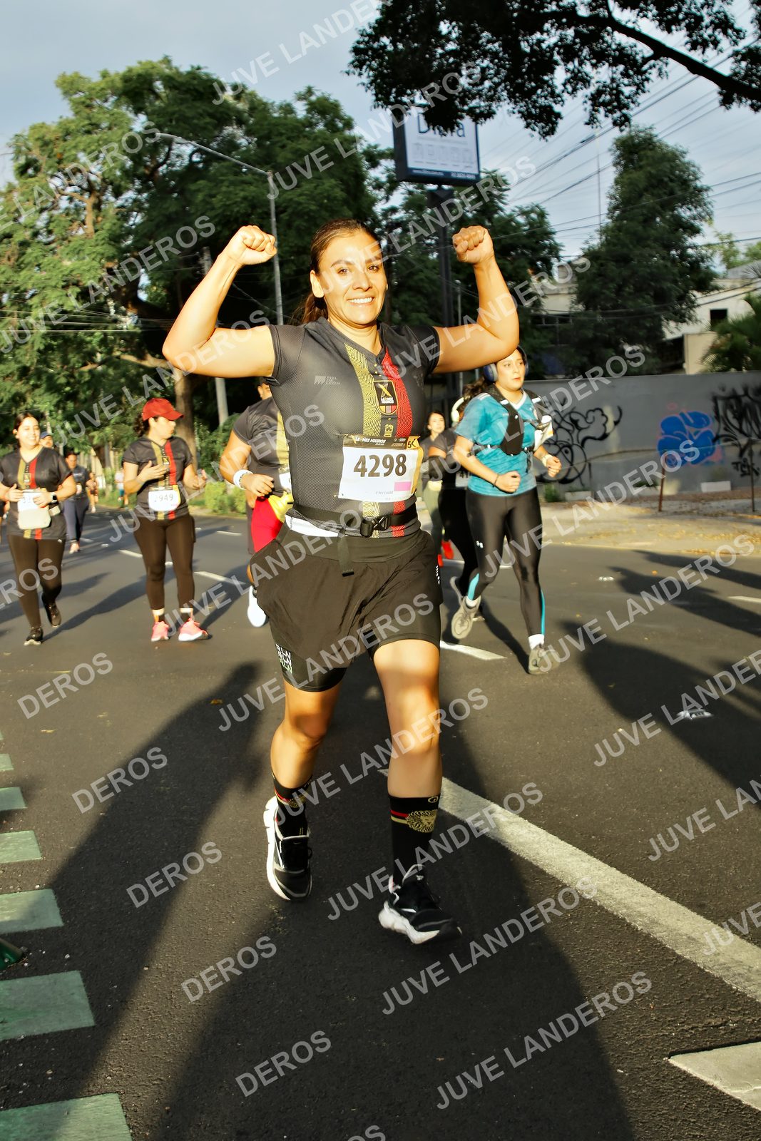 Foto de la X Carrera Leones Negros Red Cola 2026 en Rectoría General de la UdeG, Av. Juárez 976 (meta en Av. Enrique Díaz de León y Pedro Moreno), Guadalajara a las 07:26 · dorsal 4298