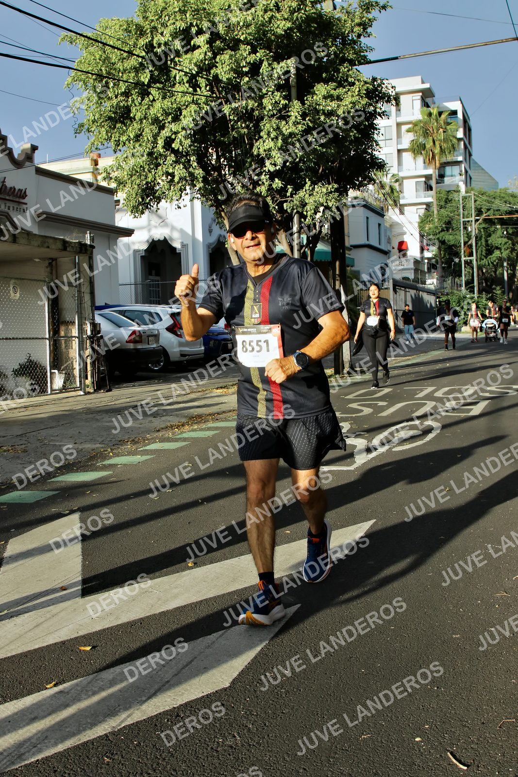 Foto de la X Carrera Leones Negros Red Cola 2026 en Rectoría General de la UdeG, Av. Juárez 976 (meta en Av. Enrique Díaz de León y Pedro Moreno), Guadalajara a las 07:52 · dorsal 8551