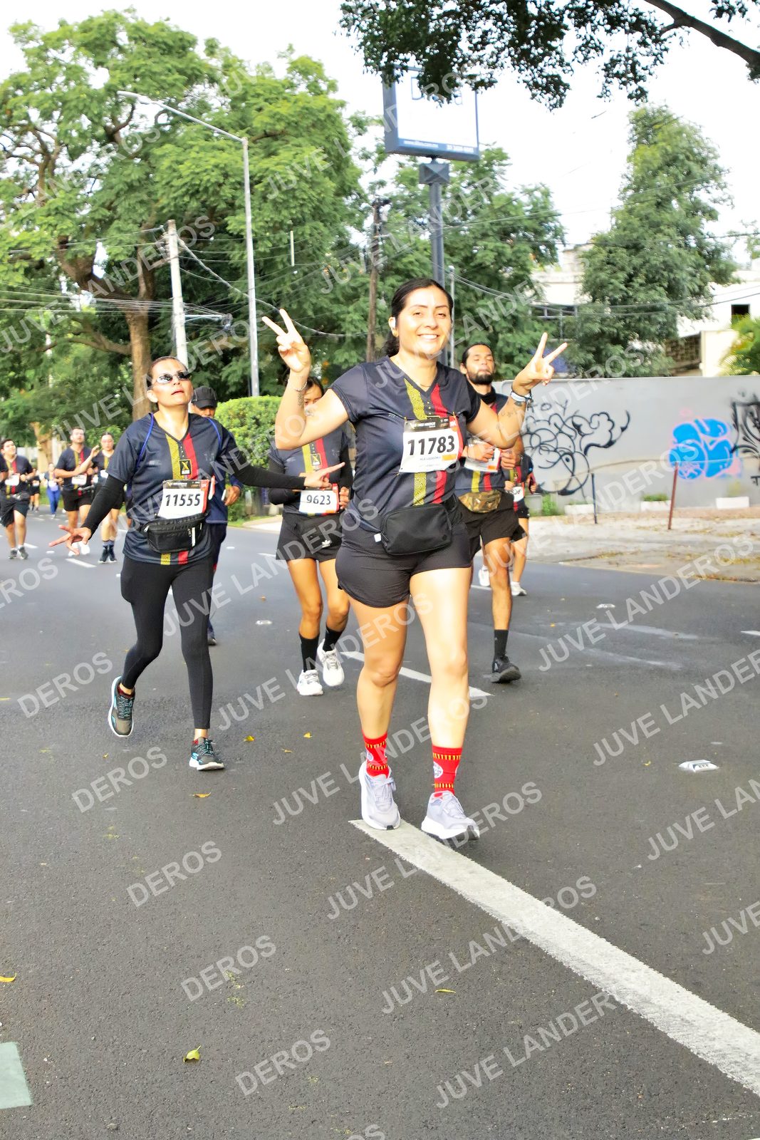 Foto de la X Carrera Leones Negros Red Cola 2026 en Rectoría General de la UdeG, Av. Juárez 976 (meta en Av. Enrique Díaz de León y Pedro Moreno), Guadalajara a las 08:08 · dorsal 11555, 11783, 9623