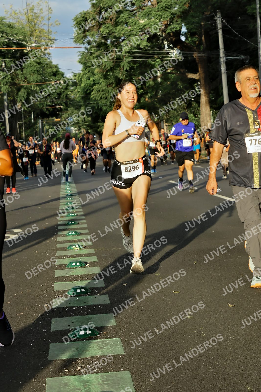 Foto de la X Carrera Leones Negros Red Cola 2026 en Rectoría General de la UdeG, Av. Juárez 976 (meta en Av. Enrique Díaz de León y Pedro Moreno), Guadalajara a las 07:36 · dorsal 8296, 776, 12777