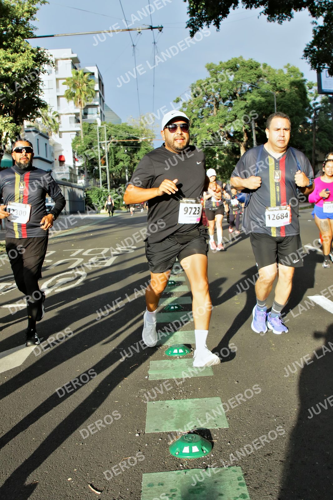 Foto de la X Carrera Leones Negros Red Cola 2026 en Rectoría General de la UdeG, Av. Juárez 976 (meta en Av. Enrique Díaz de León y Pedro Moreno), Guadalajara a las 07:52 · dorsal 9723, 12684, 12300, 109
