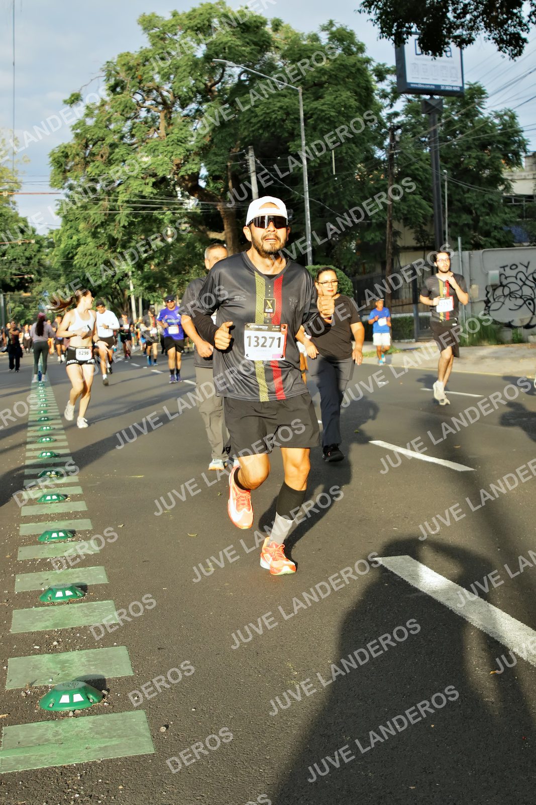 Foto de la X Carrera Leones Negros Red Cola 2026 en Rectoría General de la UdeG, Av. Juárez 976 (meta en Av. Enrique Díaz de León y Pedro Moreno), Guadalajara a las 07:36 · dorsal 13271