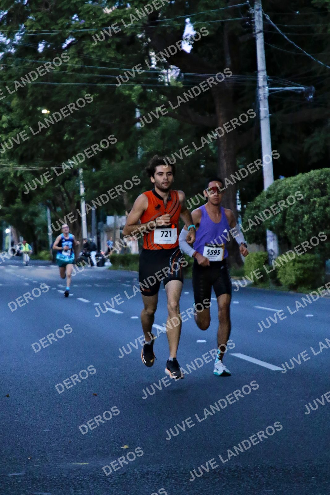Foto de la X Carrera Leones Negros Red Cola 2026 en Rectoría General de la UdeG, Av. Juárez 976 (meta en Av. Enrique Díaz de León y Pedro Moreno), Guadalajara a las 04:50 · dorsal 721, 5595