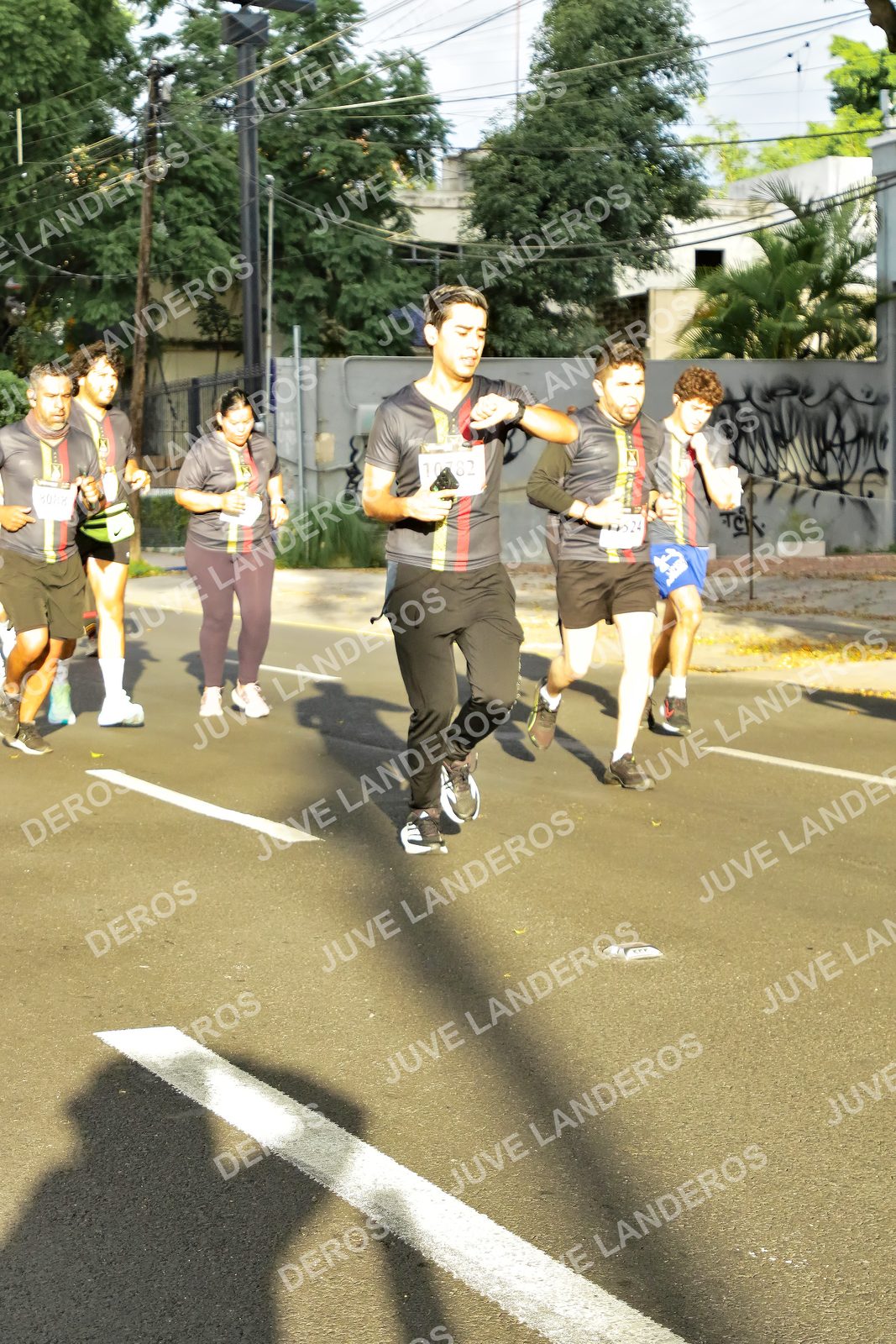 Foto de la X Carrera Leones Negros Red Cola 2026 en Rectoría General de la UdeG, Av. Juárez 976 (meta en Av. Enrique Díaz de León y Pedro Moreno), Guadalajara a las 07:41