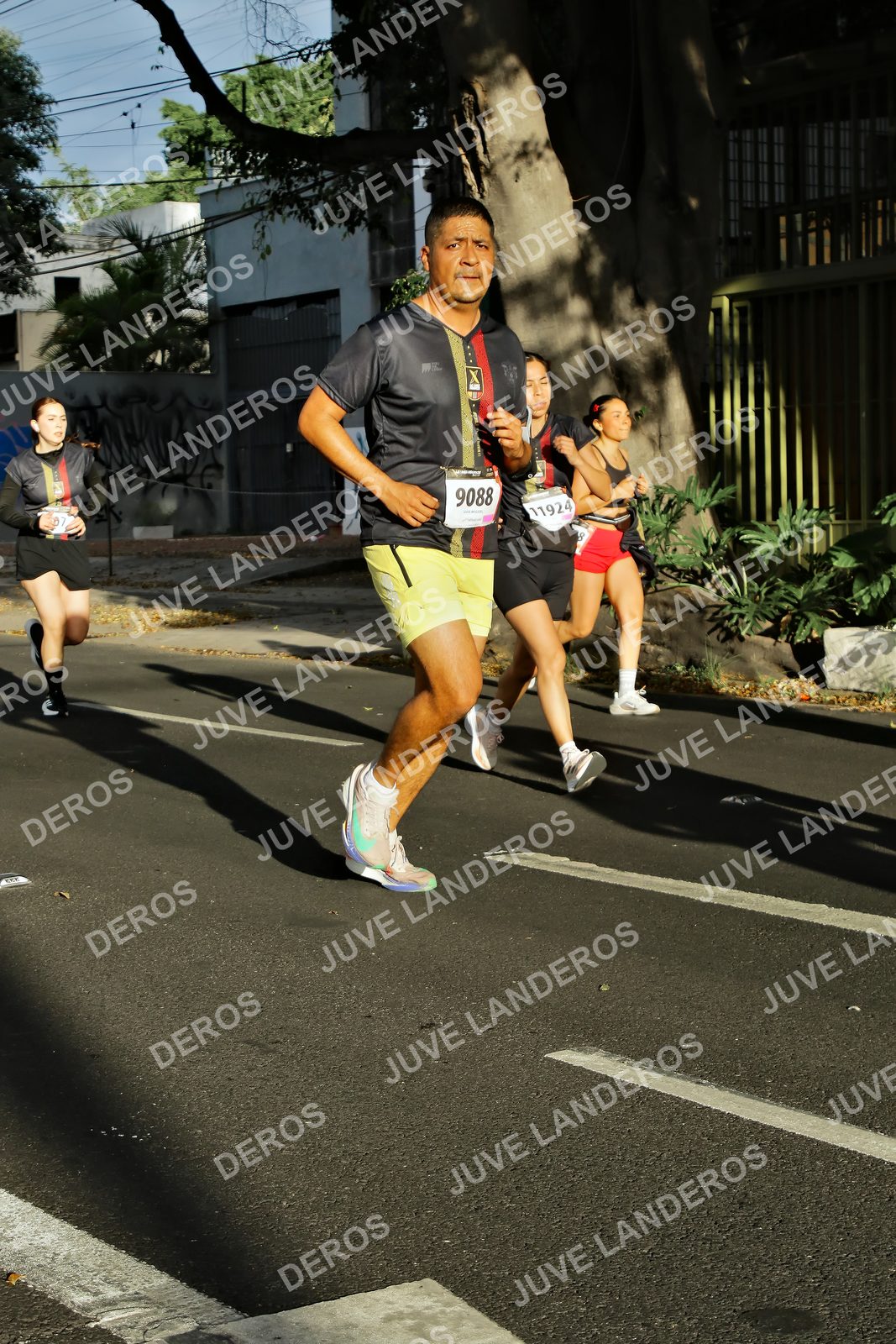Foto de la X Carrera Leones Negros Red Cola 2026 en Rectoría General de la UdeG, Av. Juárez 976 (meta en Av. Enrique Díaz de León y Pedro Moreno), Guadalajara a las 07:46 · dorsal 9088, 11924