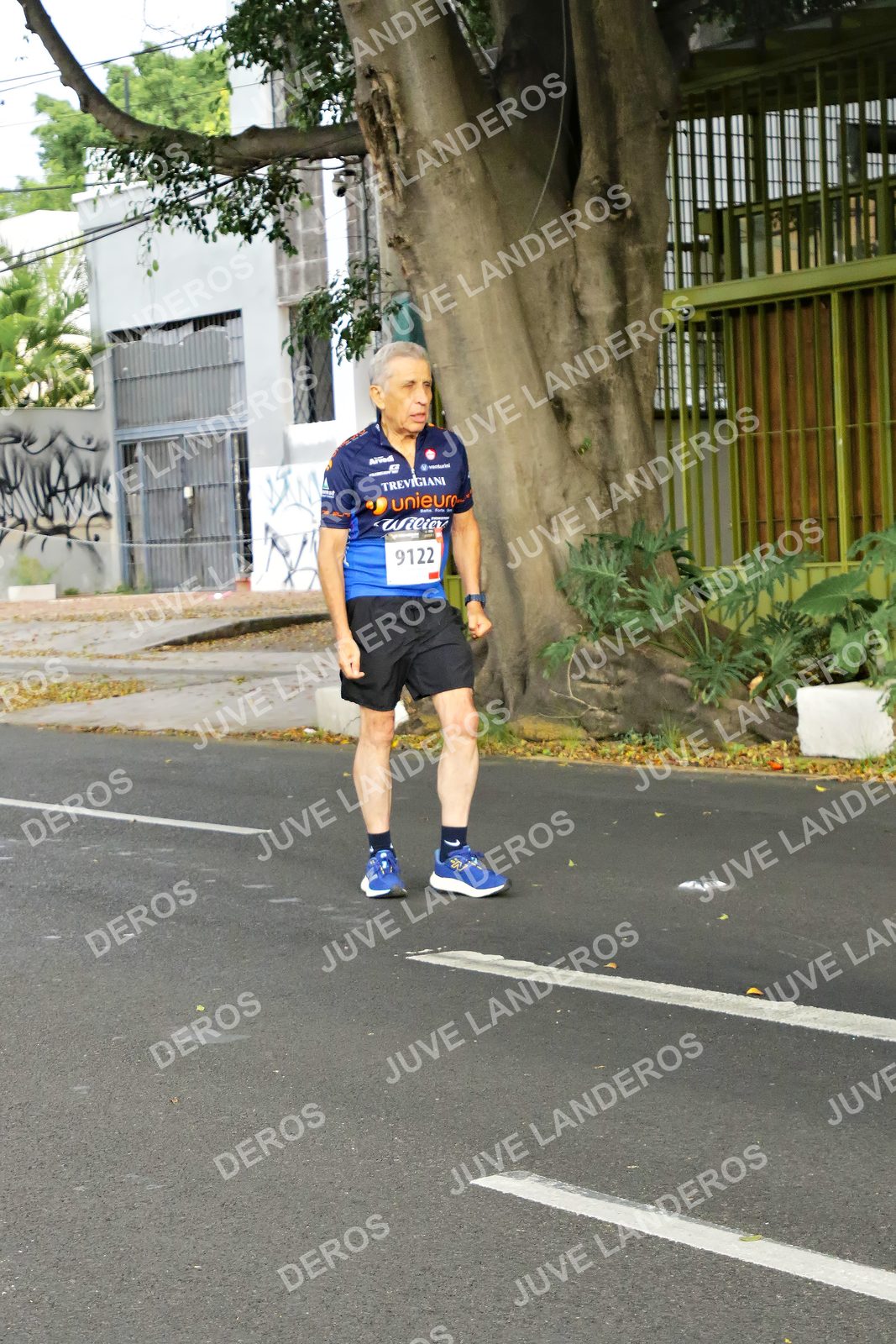 Foto de la X Carrera Leones Negros Red Cola 2026 en Rectoría General de la UdeG, Av. Juárez 976 (meta en Av. Enrique Díaz de León y Pedro Moreno), Guadalajara a las 08:20 · dorsal 9122