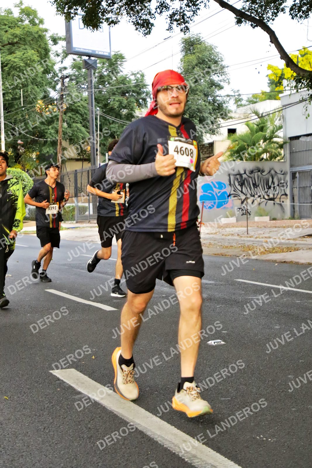 Foto de la X Carrera Leones Negros Red Cola 2026 en Rectoría General de la UdeG, Av. Juárez 976 (meta en Av. Enrique Díaz de León y Pedro Moreno), Guadalajara a las 05:02 · dorsal 4608, 3393