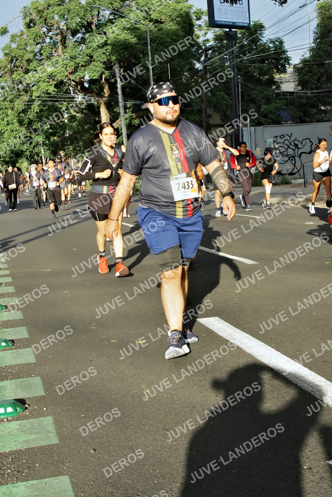Foto de la X Carrera Leones Negros Red Cola 2026 en Rectoría General de la UdeG, Av. Juárez 976 (meta en Av. Enrique Díaz de León y Pedro Moreno), Guadalajara a las 07:55 · dorsal 7435