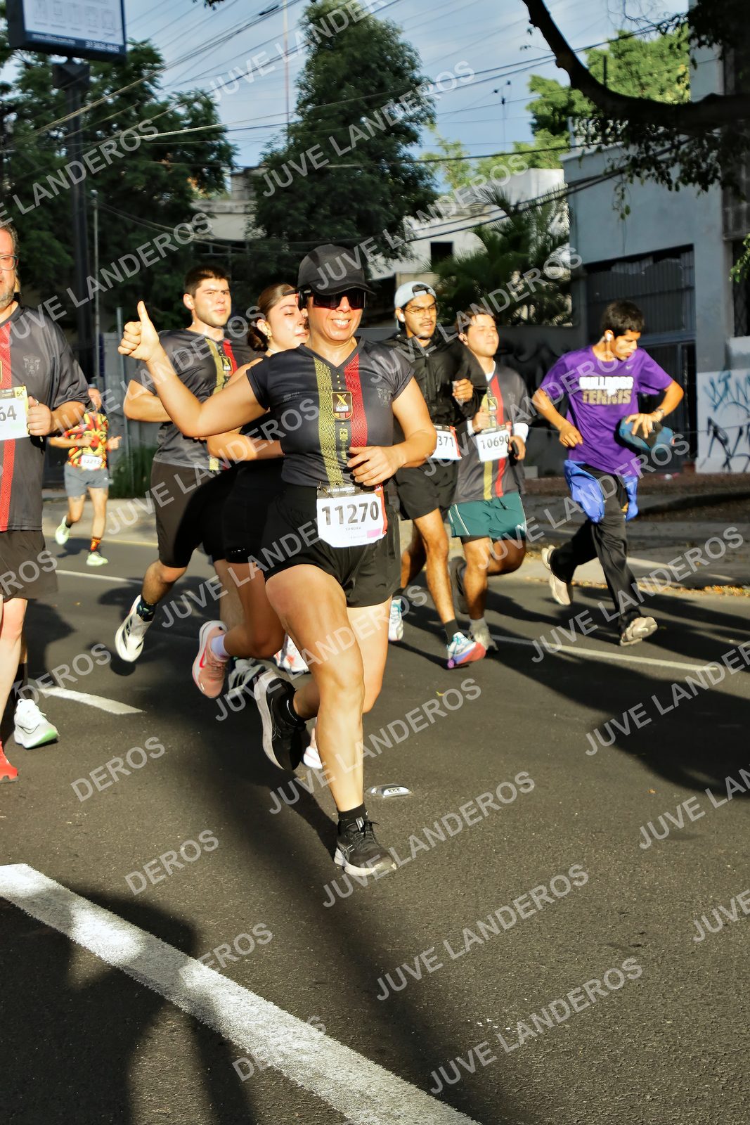 Foto de la X Carrera Leones Negros Red Cola 2026 en Rectoría General de la UdeG, Av. Juárez 976 (meta en Av. Enrique Díaz de León y Pedro Moreno), Guadalajara a las 07:42 · dorsal 11270, 371, 10690, 64
