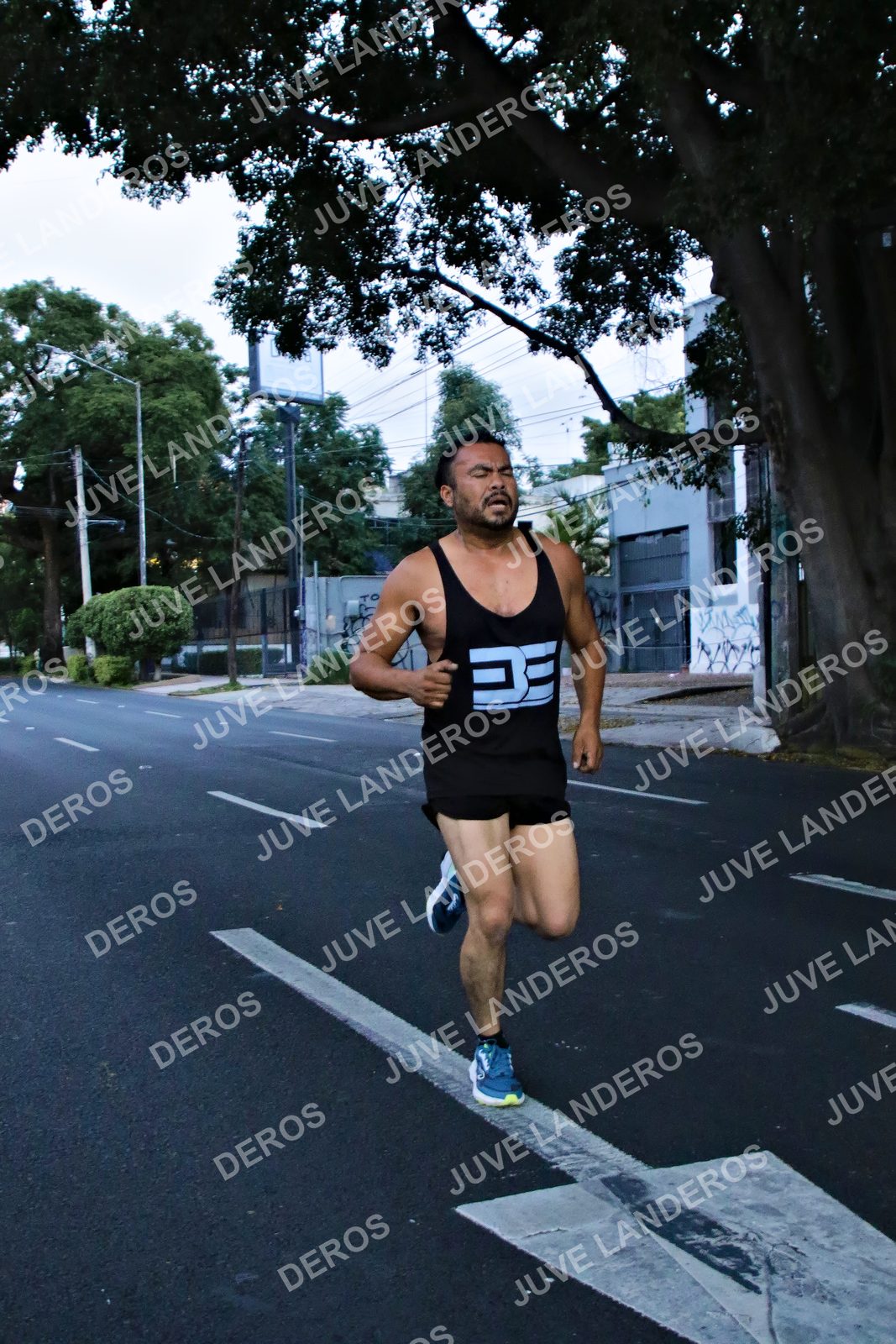 Foto de la X Carrera Leones Negros Red Cola 2026 en Rectoría General de la UdeG, Av. Juárez 976 (meta en Av. Enrique Díaz de León y Pedro Moreno), Guadalajara a las 04:54