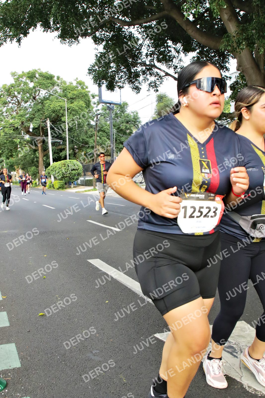 Foto de la X Carrera Leones Negros Red Cola 2026 en Rectoría General de la UdeG, Av. Juárez 976 (meta en Av. Enrique Díaz de León y Pedro Moreno), Guadalajara a las 08:20 · dorsal 12523