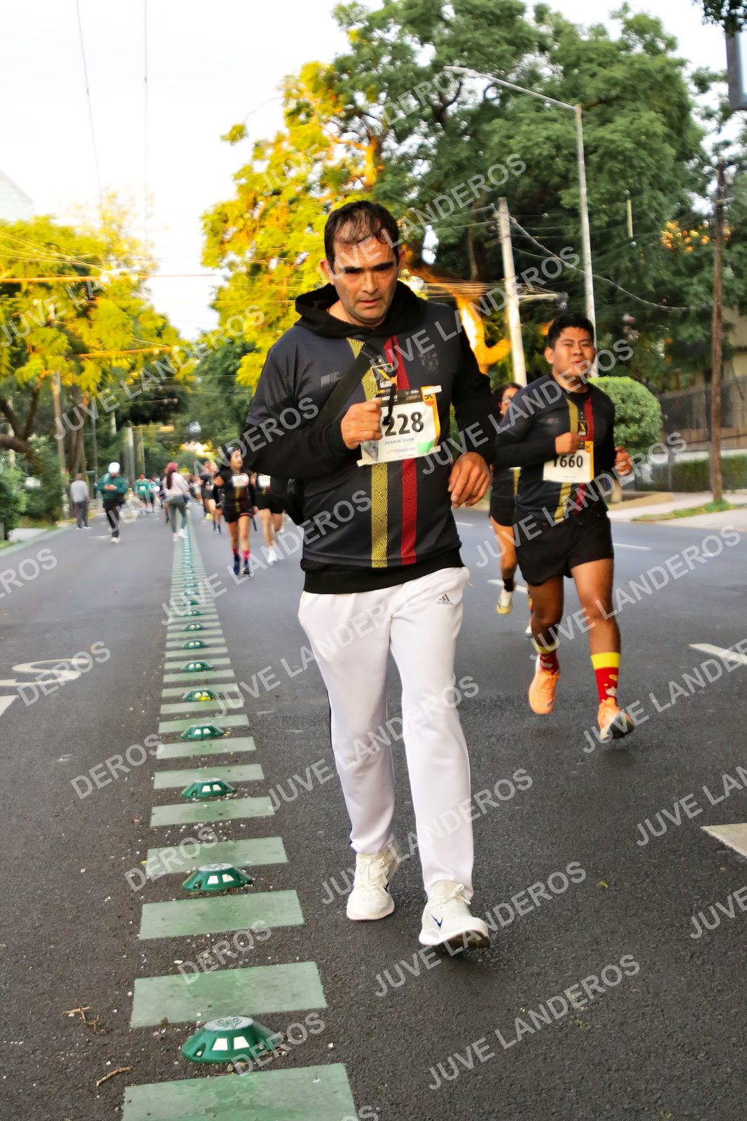 Foto de la X Carrera Leones Negros Red Cola 2026 en Rectoría General de la UdeG, Av. Juárez 976 (meta en Av. Enrique Díaz de León y Pedro Moreno), Guadalajara a las 05:01 · dorsal 228, 1660